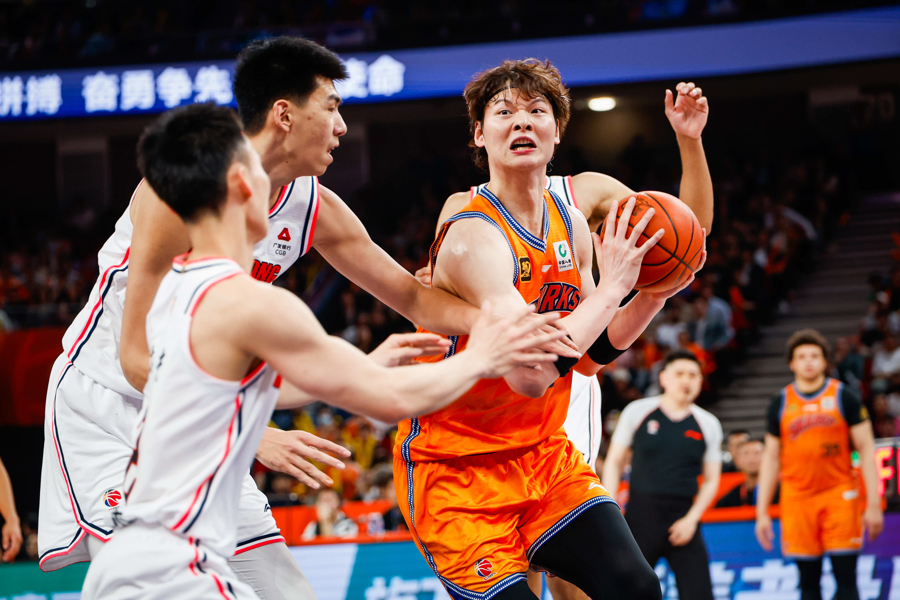 上海久事发布备战花絮，关键时刻止住颓势，NBA总决赛任务艰巨，身体对抗强度拉满的简单介绍