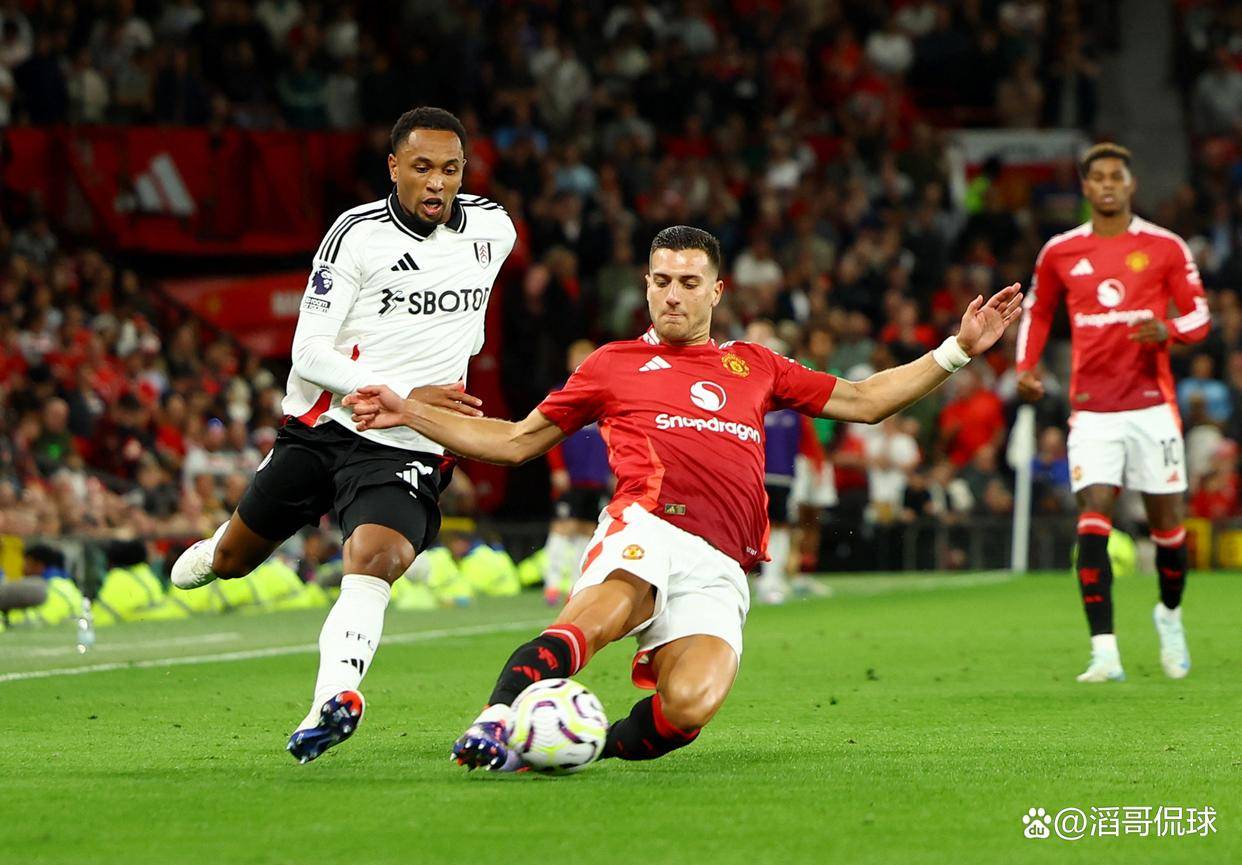 关于重磅！集结日利物浦门线救险清晨阿斯顿维拉止住颓势，皇家社会围绕欧联回应争议的信息