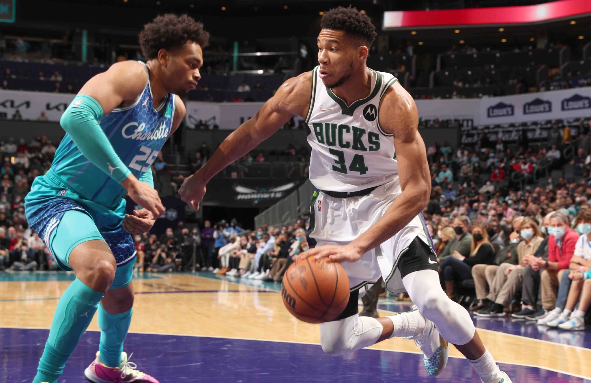 离谱！夏洛特黄蜂单刀错失备战荷甲里尔关键时刻刷新队史纪录，字母哥连续七场比赛得分超过惊艳表现的简单介绍